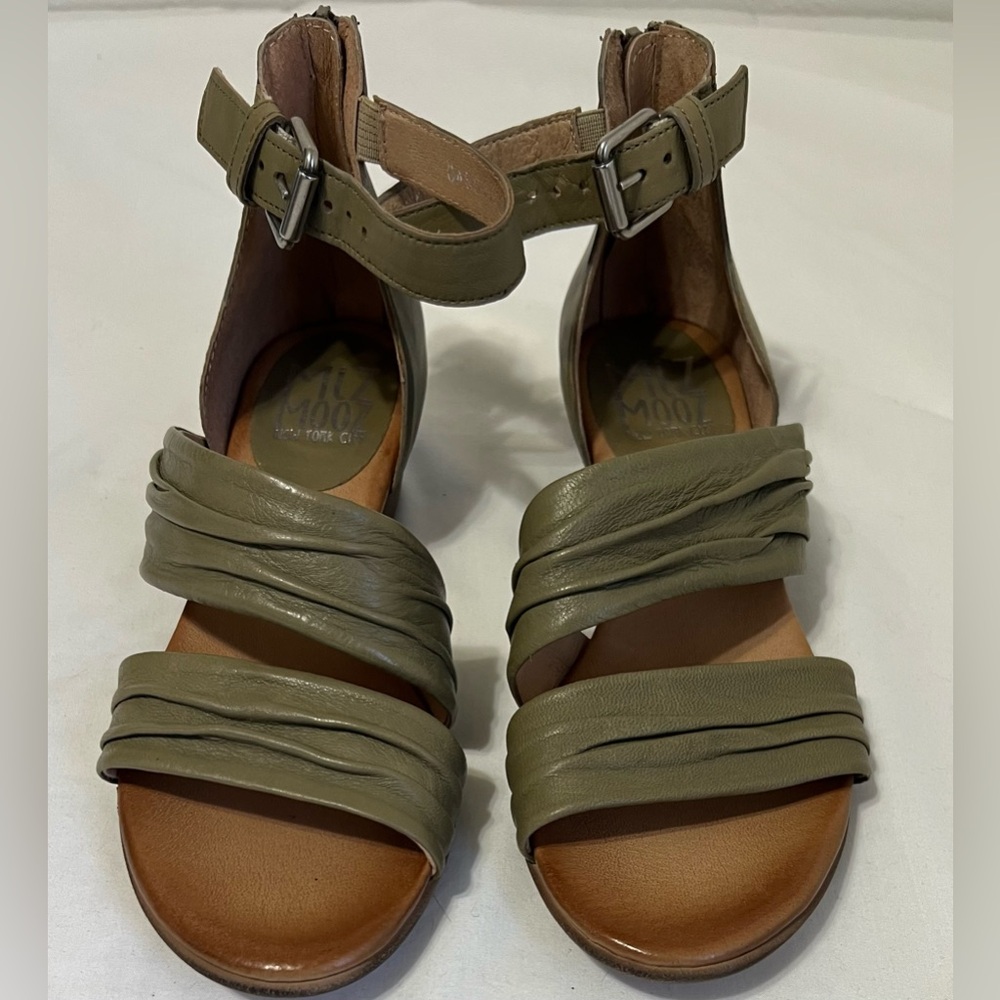 Miz Mooz Olive Leather Ruched Low Heel Sandals Buckle Strap EU 39 (US 81/2)